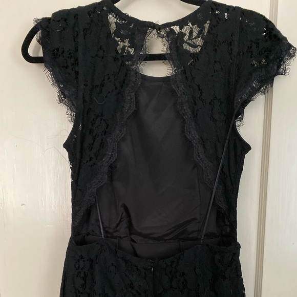 Black lace dress with back cutout - Picture 1 of 2